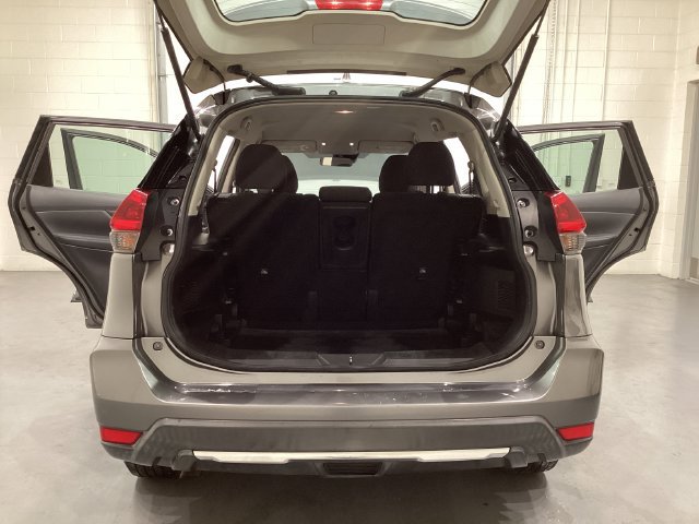 Used 2020 Nissan Rogue S FWD image 12