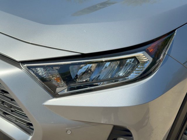 Used 2019 Toyota RAV4 XLE Premium w/ Advanced Technology Package FWD image 9