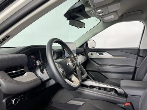 Used 2025 Ford Explorer Active image 23