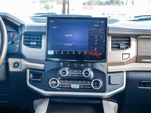 Used 2023 Ford Expedition Limited image 14