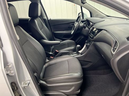Used 2018 Chevrolet Trax LT w/ LT Convenience Package FWD image 21