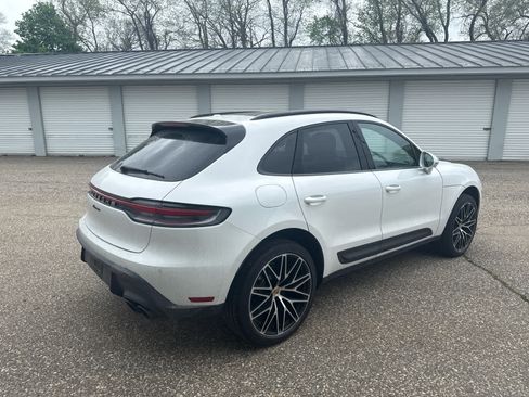 Certified 2026 Porsche Macan AWD/4WD image 4