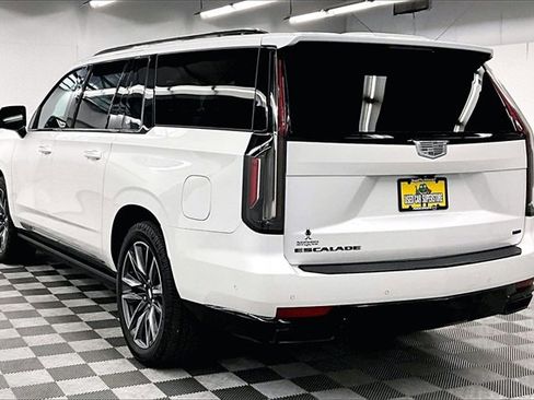 Used 2022 Cadillac Escalade ESV Sport Platinum image 2