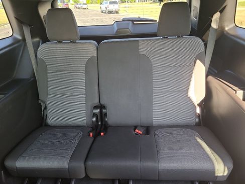 Used 2023 Chevrolet Traverse LT AWD/4WD image 38