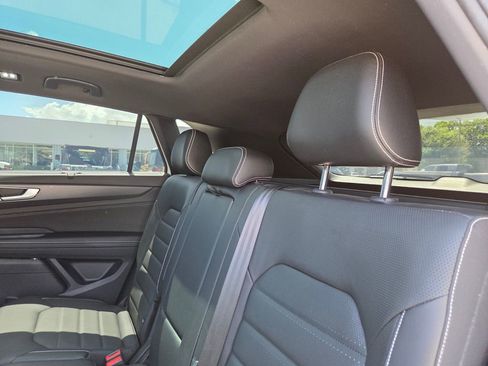 Used 2024 Volkswagen Atlas Cross Sport SEL R-Line image 17