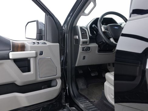 Used 2016 Ford F150 Lariat image 28