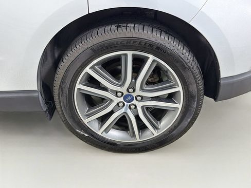 Used 2019 Ford Edge Titanium FWD image 31