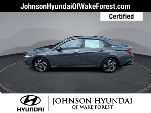 Used 2025 Hyundai Elantra Limited FWD image 5