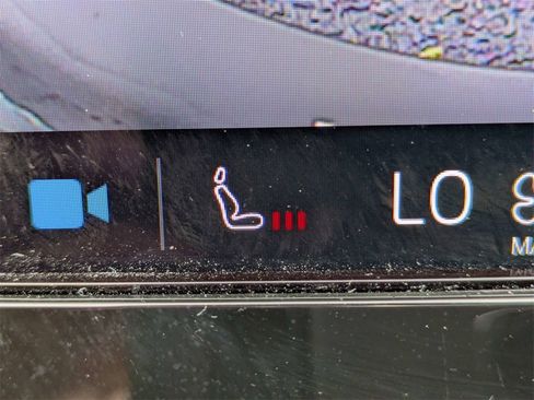 Used 2023 Volvo XC40 Recharge Core image 27