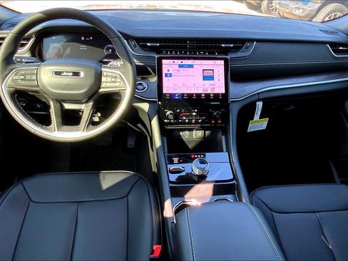 New 2025 Jeep Grand Cherokee Limited w/ Black Appearance Package image 5