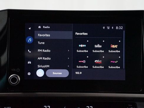 Used 2025 Toyota Camry SE FWD image 19
