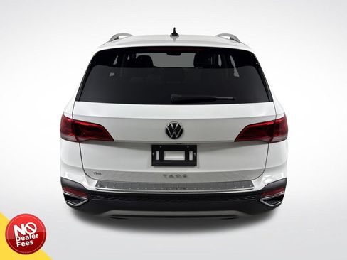 Used 2023 Volkswagen Taos SE FWD image 4