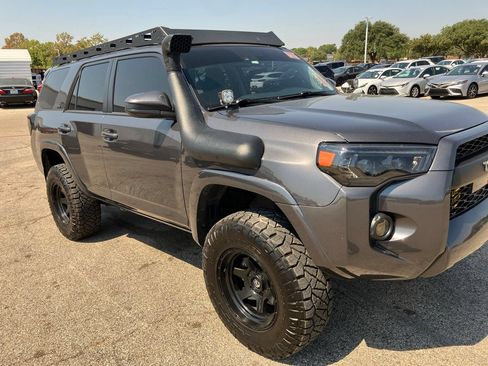 Used 2020 Toyota 4Runner SR5 AWD/4WD image 3