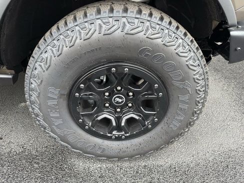 New 2026 Ford Bronco Badlands image 9