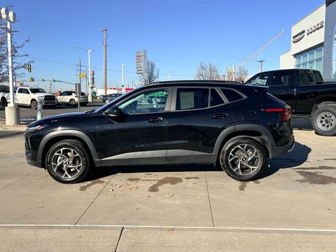 Used 2024 Chevrolet Trax LT w/ LT Convenience Package image 13