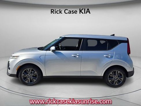 Used 2020 Kia Soul EX image 3