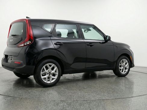 Used 2025 Kia Soul LX w/ LX Technology Package FWD image 9