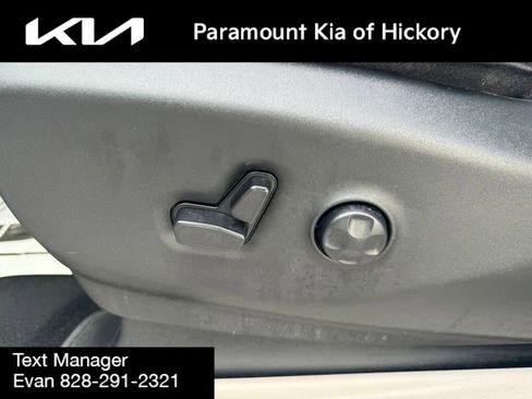 Used 2024 Chrysler Pacifica Touring-L image 5