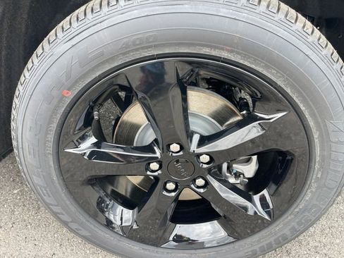 New 2025 Jeep Grand Cherokee L Altitude image 6