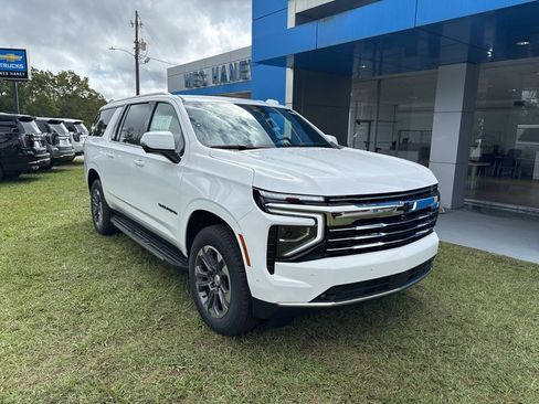 New 2026 Chevrolet Suburban LT w/ Comfort Package image 2