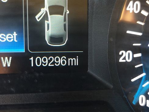 Used 2018 Ford Edge SE image 12