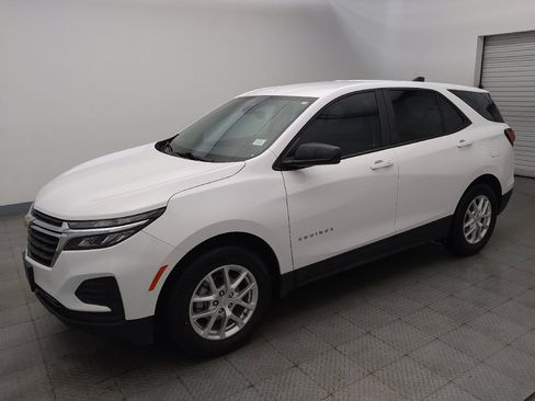 Used 2024 Chevrolet Equinox LS w/ LS Convenience Package FWD image 2