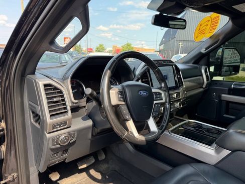 Used 2022 Ford F450 Platinum w/ FX4 Off-Road Package AWD/4WD image 17