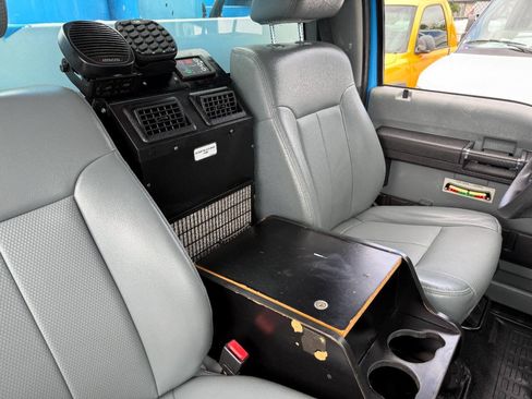 Used 2015 Ford F550 4x4 Regular Cab Super Duty image 45