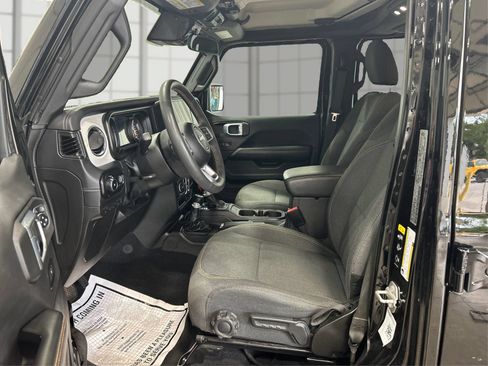 Used 2024 Jeep Wrangler Unlimited Sahara AWD/4WD image 9