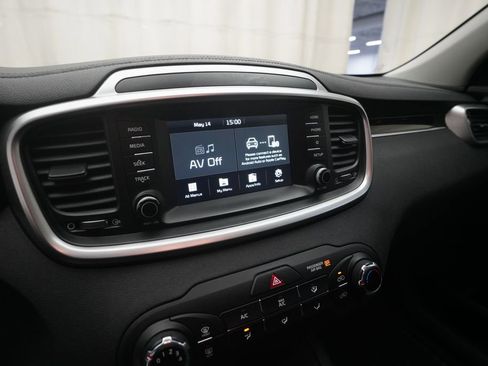 Used 2019 Kia Sorento AWD image 5