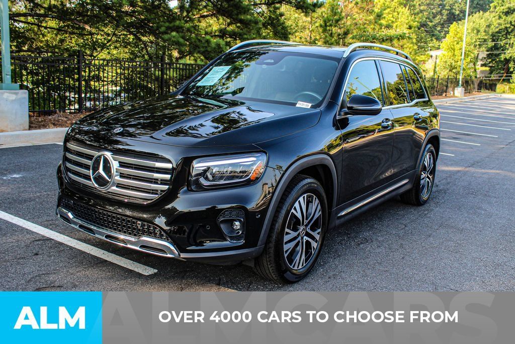 Used 2024 Mercedes-Benz GLB 250 4MATIC image 2