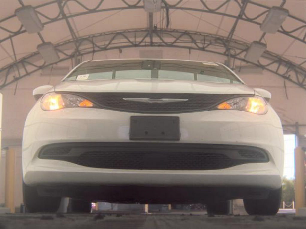 Used 2023 Chrysler Voyager LX FWD image 3