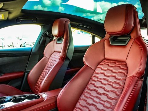 Used 2024 Audi e-tron GT Premium Plus image 34