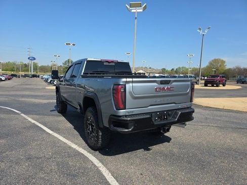 Used 2024 GMC Sierra 2500 AT4X image 5