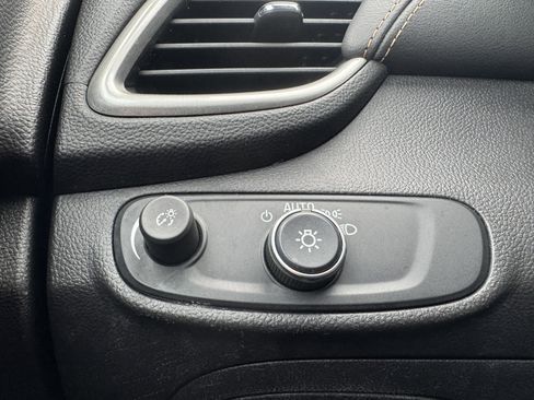 Used 2018 Chevrolet Trax LT w/ LT Convenience Package image 31