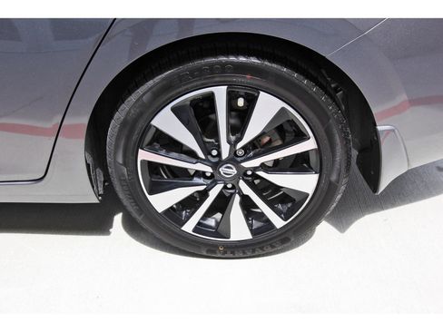 Used 2023 Nissan Sentra SV w/ SV Premium Package FWD image 30