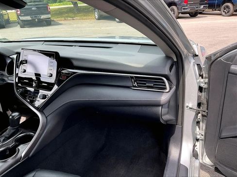 Used 2024 Toyota Camry SE FWD image 12
