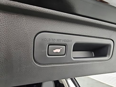 Used 2025 Honda Pilot EX-L image 36