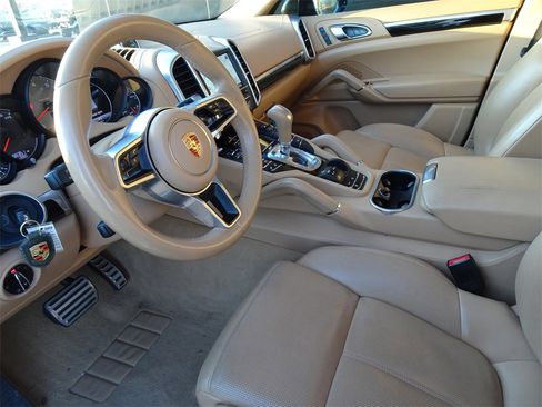 Used 2015 Porsche Cayenne S image 11