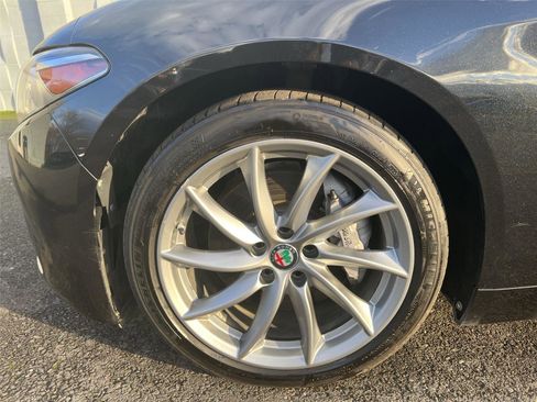 Used 2017 Alfa Romeo Giulia Sprint w/ Cold Weather Package image 9