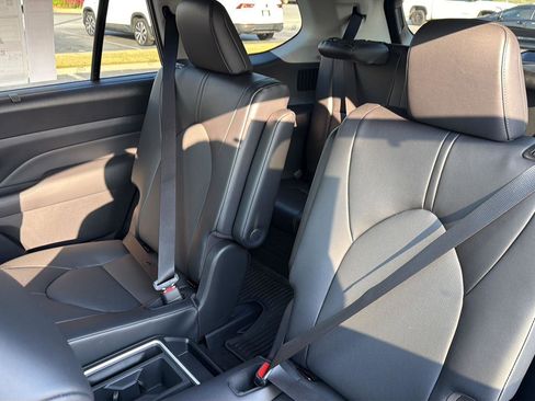 New 2026 Toyota Grand Highlander FWD image 31