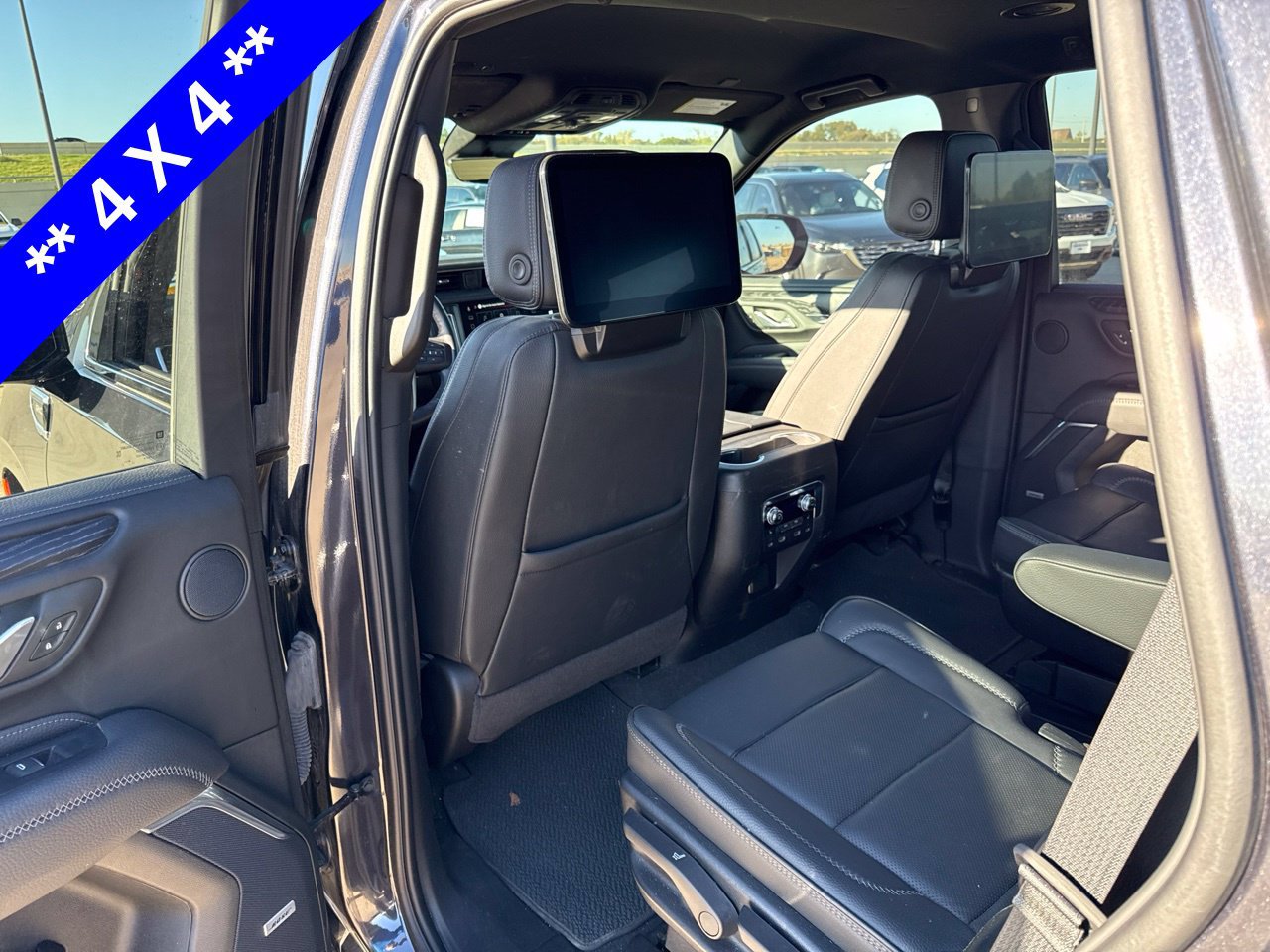 Used 2024 GMC Yukon Denali w/ Advanced Technology Package AWD/4WD image 7