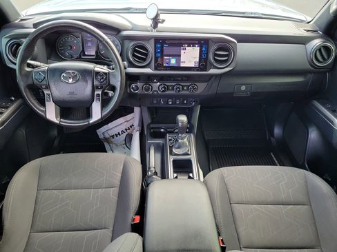 Used 2018 Toyota Tacoma TRD Off-Road image 10