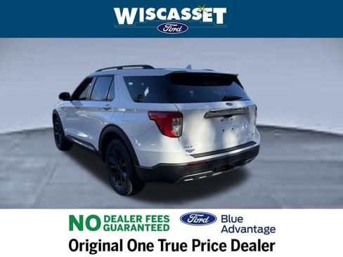 Certified 2022 Ford Explorer XLT w/ Equipment Group 202A image 29