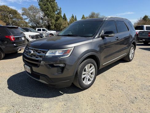 Used 2018 Ford Explorer XLT w/ Equipment Group 202A AWD/4WD image 1