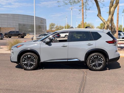 Certified 2025 Nissan Rogue Platinum FWD image 3