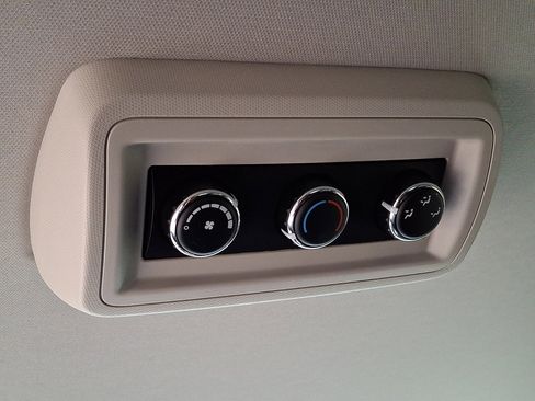 Used 2013 Dodge Grand Caravan SXT w/ UConnect Hands-Free Group image 28