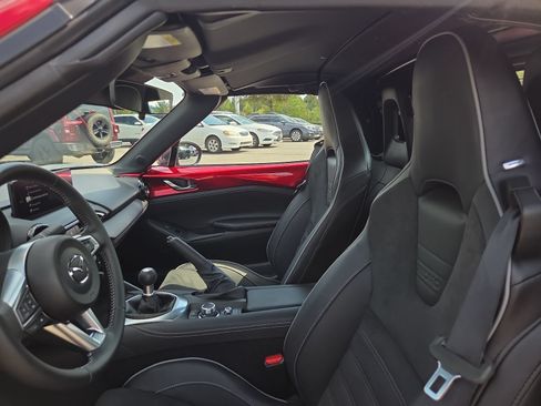 Used 2025 MAZDA MX-5 Miata RF Club RWD image 12