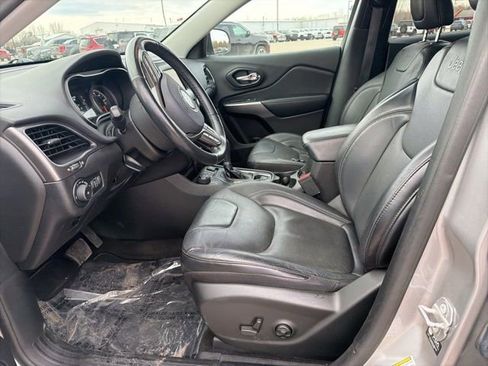 Used 2021 Jeep Cherokee Latitude Lux image 4