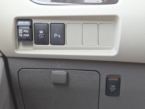 Used 2019 Toyota Sienna XLE w/ XLE Navigation Package AWD/4WD image 31